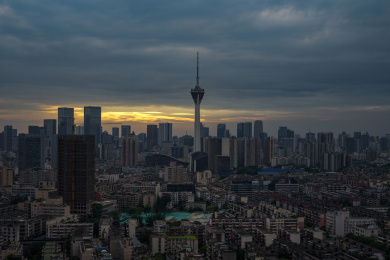 四川成都市339电视塔与城市天际线