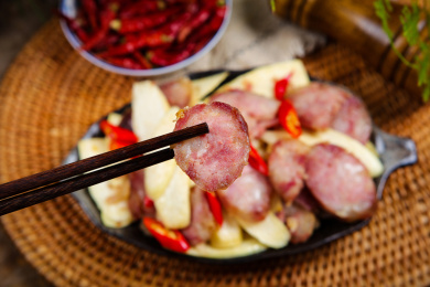 家常菜茭瓜炒腊肠