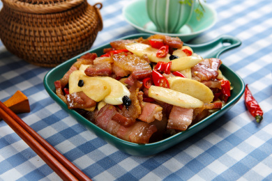 家常菜茭白炒腊肉