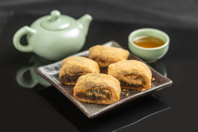 驴打滚特写黑色背景