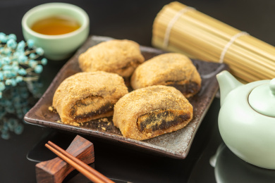 驴打滚特写黑色背景