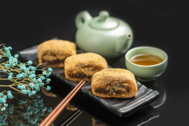 驴打滚特写黑色背景