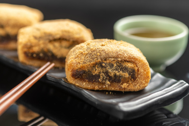 驴打滚特写黑色背景