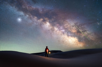 中国阿拉善腾格里沙漠星空