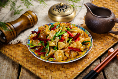 香辣美味特色菜肴爆炒腊鱼鳔