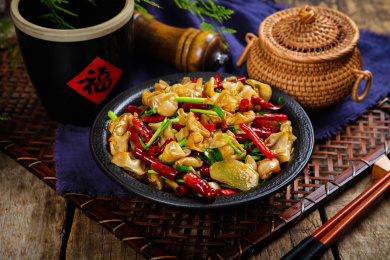 香辣美味特色菜肴爆炒腊鱼鳔