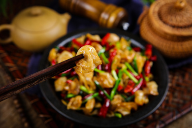 香辣美味特色菜肴爆炒腊鱼鳔