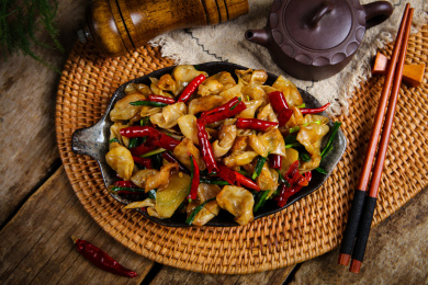 香辣美味特色菜肴爆炒腊鱼鳔