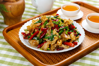 香辣美味特色菜肴爆炒腊鱼鳔