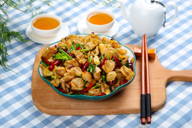 香辣美味特色菜肴爆炒腊鱼鳔