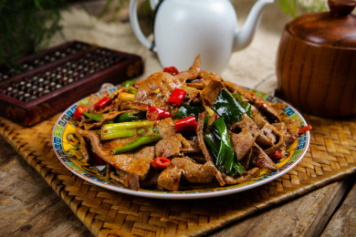 特色菜肴美味下酒菜辣炒猪肝片