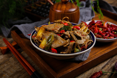 特色菜肴美味下酒菜辣炒猪肝片