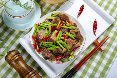 中餐菜肴美食爆炒咸香鸭