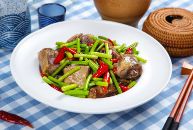 中餐菜肴美食爆炒咸香鸭