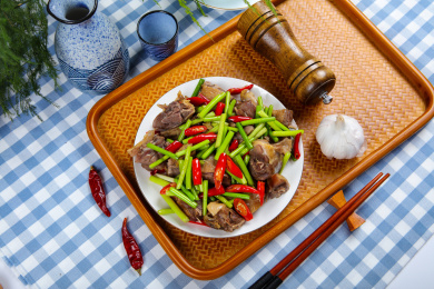 中餐菜肴美食爆炒咸香鸭