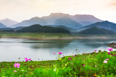 中国四川省眉山市雅女湖瓦屋山自然风光