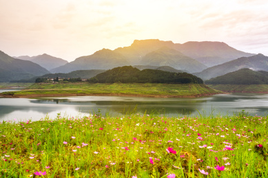 中国四川省眉山市雅女湖瓦屋山自然风光