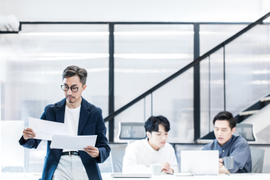 东方商务人像办公室场景