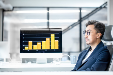 东方商务人像办公室场景