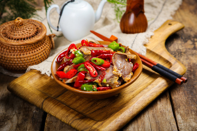 家常菜美食辣椒炒猪舌头