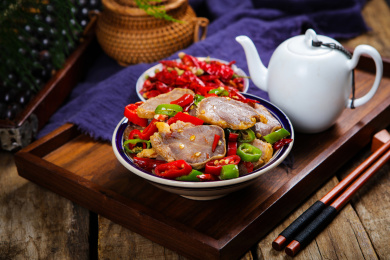 家常菜美食辣椒炒猪舌头