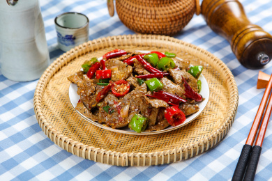 美味好吃的下酒菜爆炒猪肝片