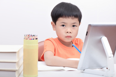 在学习中的学前儿童