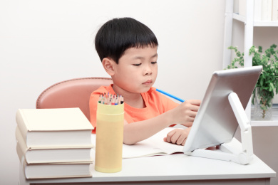 在学习中的学前儿童