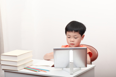 在学习中的学前儿童