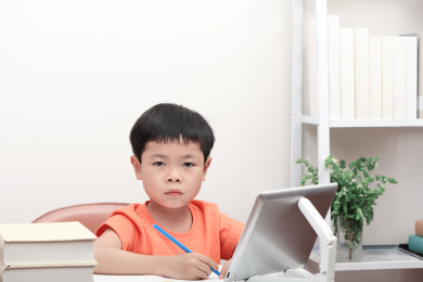 在学习中的学前儿童