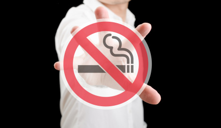 男性劝诫戒烟 禁止吸烟
