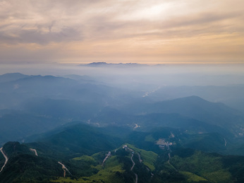 湖北黄冈罗田大别山薄刀锋风景区初夏风光