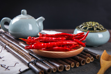 一盘红色的干辣椒