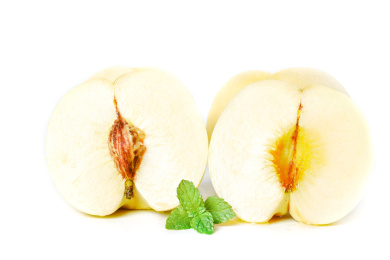 白底上放着白桃