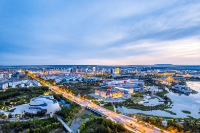 中国内蒙古锡林郭勒锡林浩特市锡林河天际线夜景
