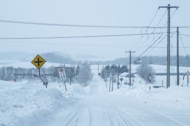 日本雪国的道路