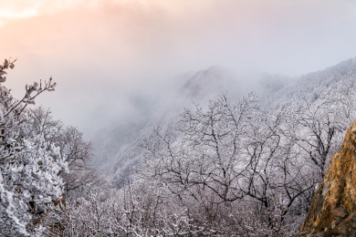 雪后山峦