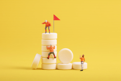 微缩创意奶制品奶片奶贝补钙运动青年攀岩