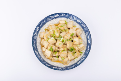 盘子里的家常菜炒豆腐