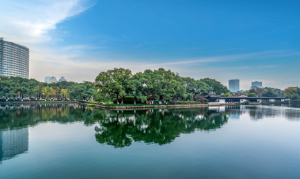 中国浙江宁波月湖公园历史古建筑遗址