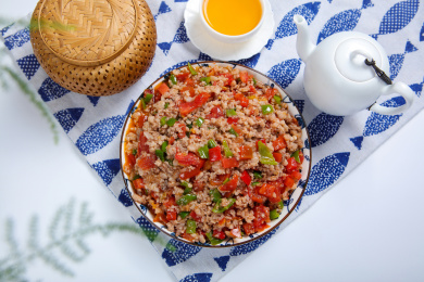 美味家常菜西红柿辣椒炒肉沫红三剁