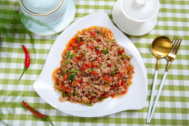美味家常菜西红柿辣椒炒肉沫红三剁