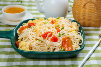 美味中餐小吃鸡蛋拌面