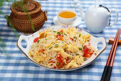 美味中餐小吃鸡蛋拌面