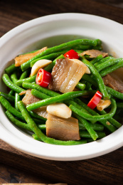 缸豆烧肉片