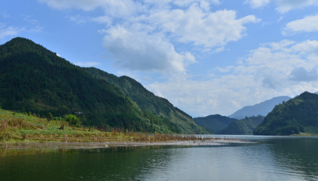四川雅安雅女湖