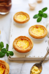 营养早餐—蛋挞和酸奶