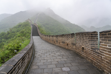 雨后的北京居庸关长城
