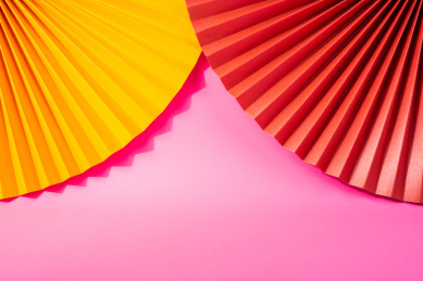 时尚纸扇炫彩展台海报