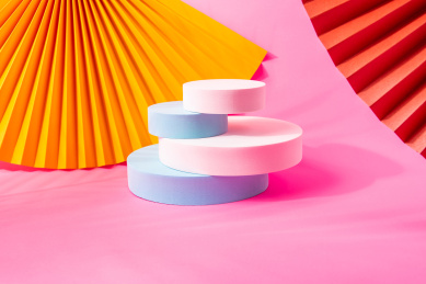 炫彩折扇和圆柱体3D展示台场景图  